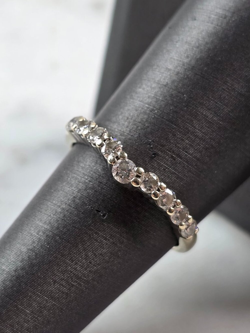 Womens Vintage Estate 14K White Gold Diamond Leo Ring  3.0g E5161